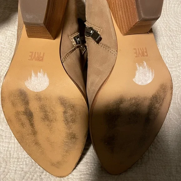 Frye tan leather cowboy ankle booties. Size 8.5 - Picture 6 of 6